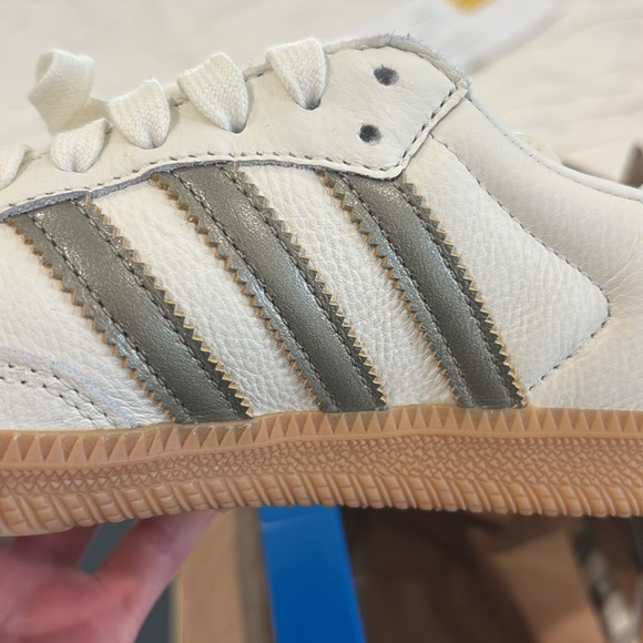 BNIB Adidas Ivory and Gold Sambas - Picture 8 of 10